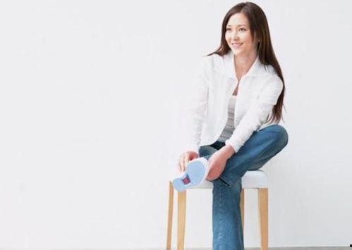 娱乐吃瓜酱跷二郎腿,揭秘跷二郎腿的趣味与争议